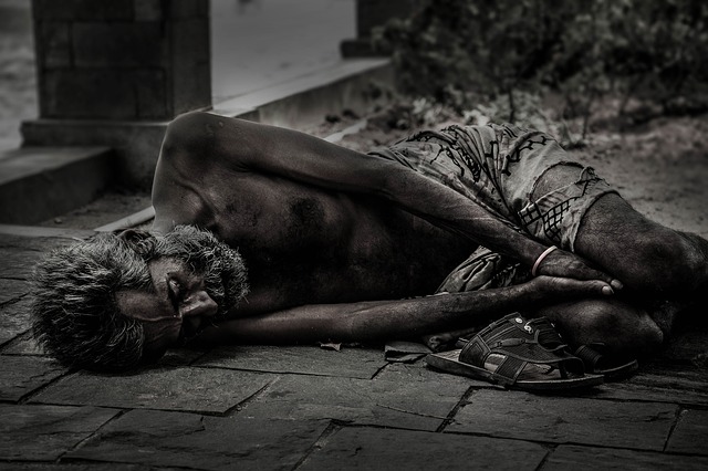 starý bezdomovec